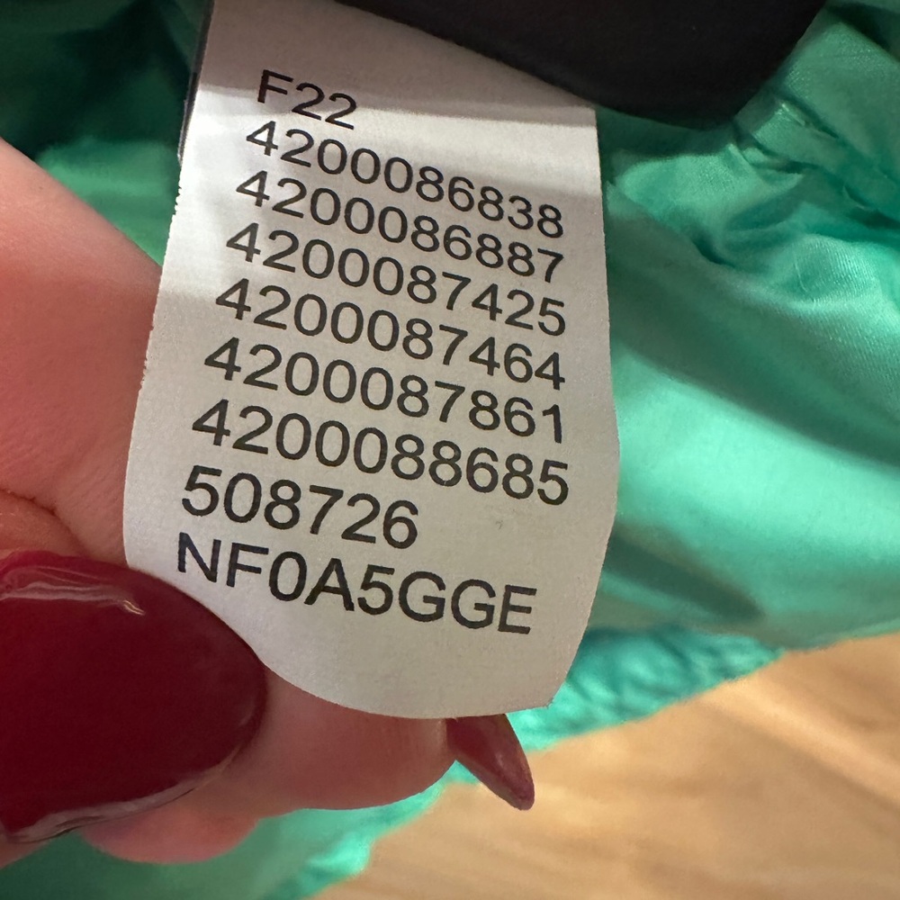 The North Face Cropped Nuptse Jacket 'Chlorophyll Green' size Small cropped - Picture 10 of 11